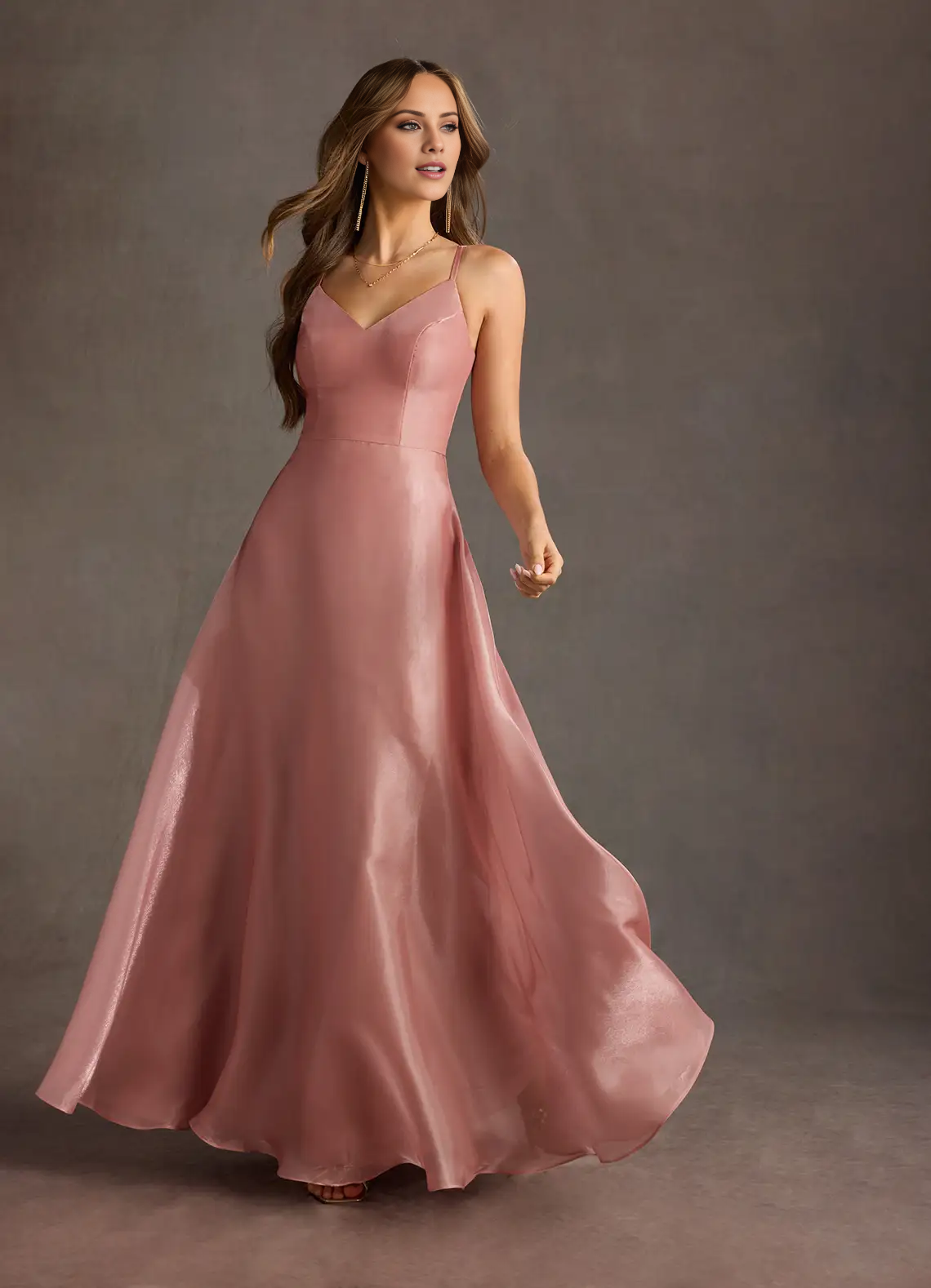 V-neck satin chiffon fine shoulder straps and floor length evening gowns