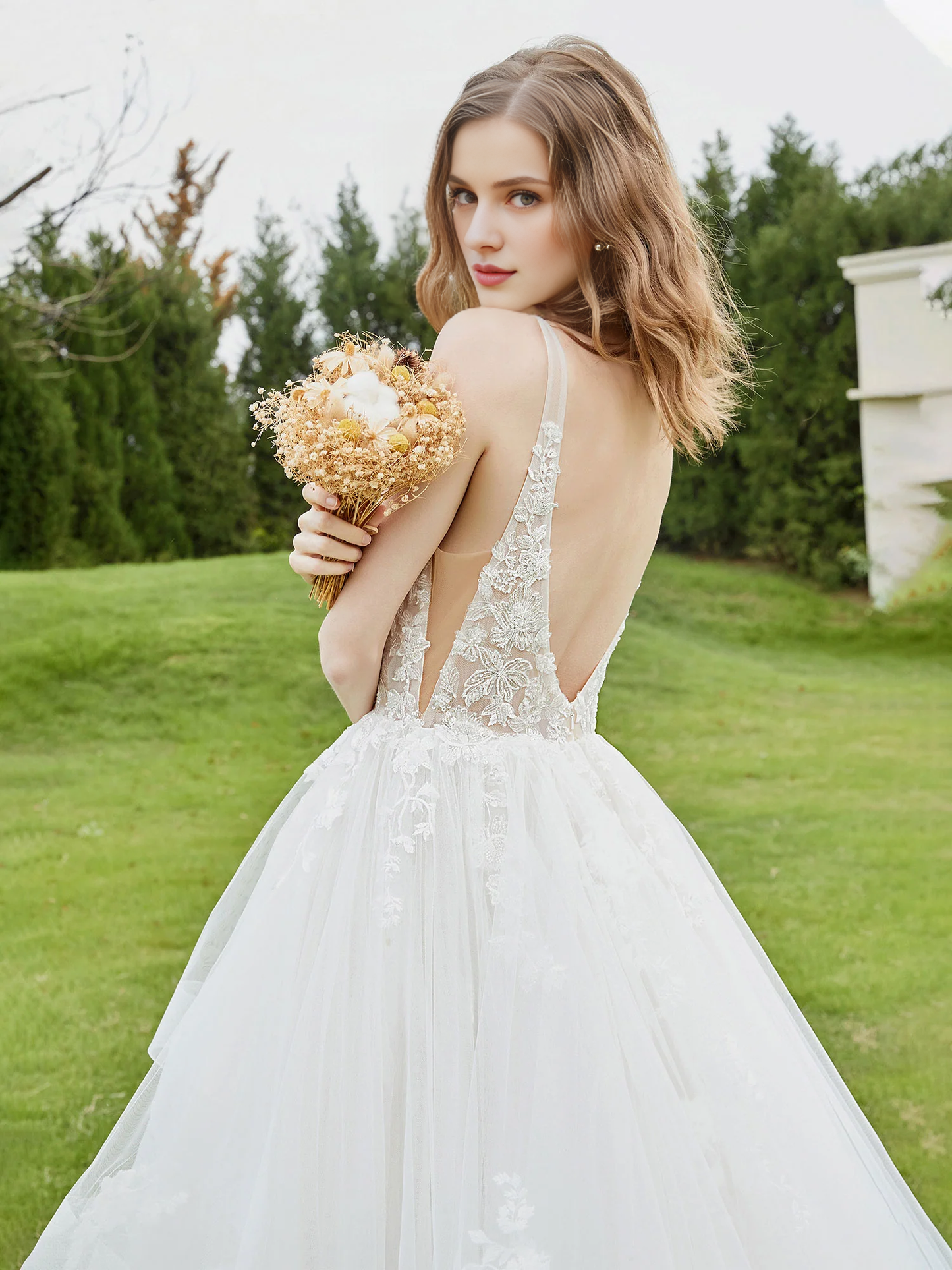 Lace tight corset V-neck sleeveless ruffled wedding dress