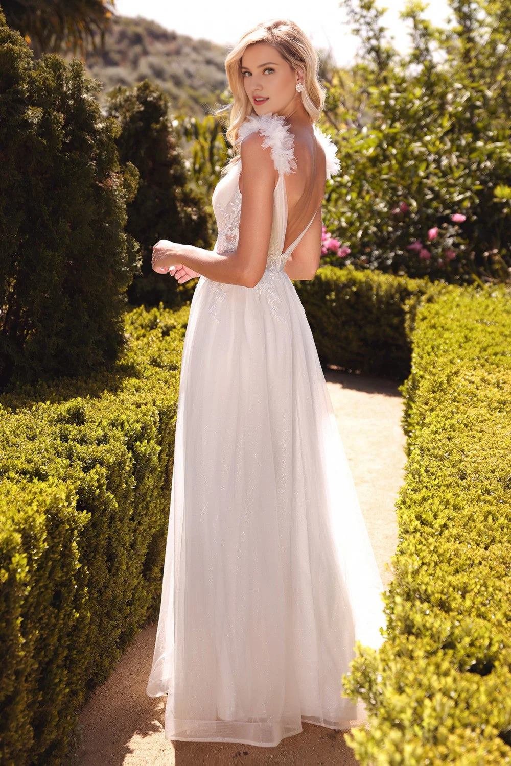 Long sleeveless chiffon thin shoulder strap and floor length dress