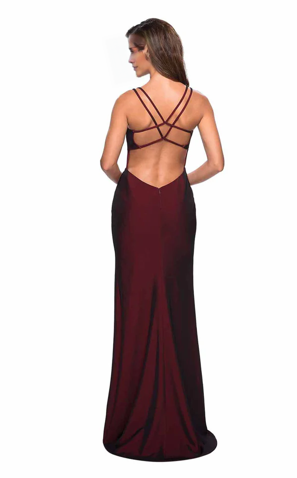 Deep V-shaped heart-shaped neckline sleeveless tight fitting and floor length evening gown