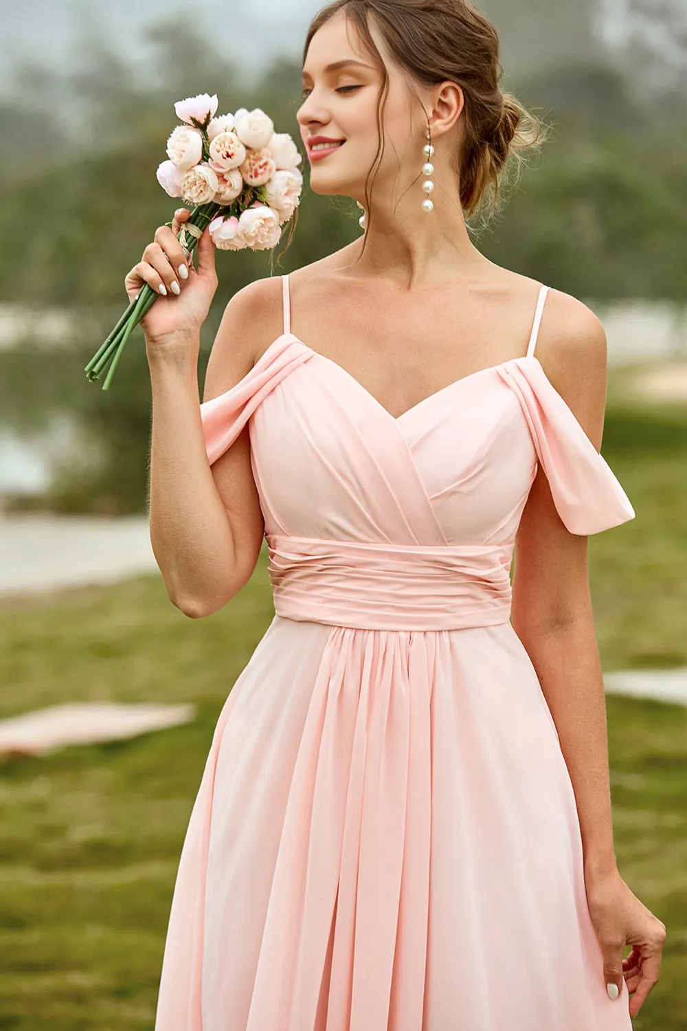 A-shaped off shoulder shoulder strap V-neck powder blusher bridesmaid dress