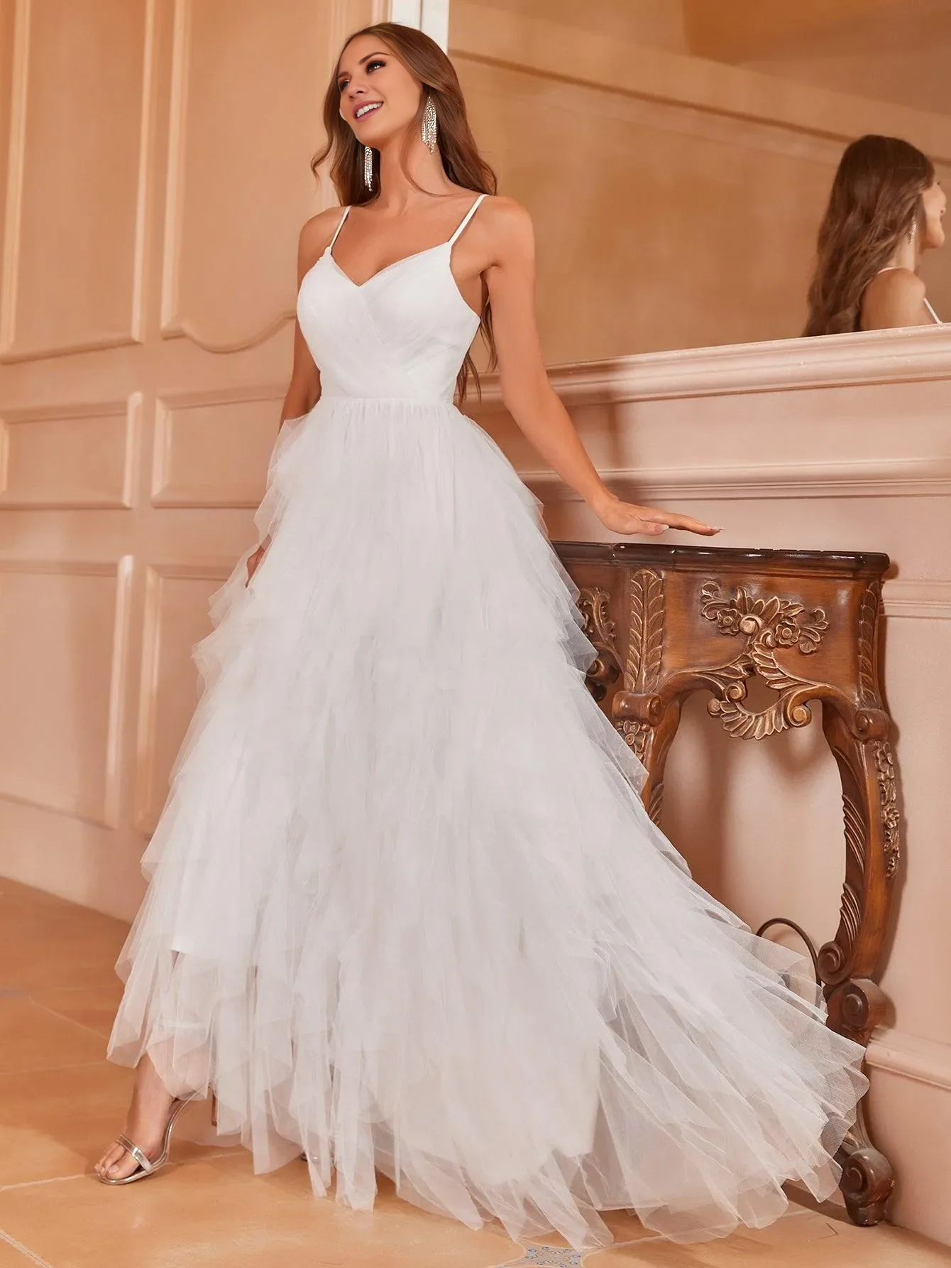 Elegant V-neck mesh veil layer thin shoulder strap and floor length wedding dress