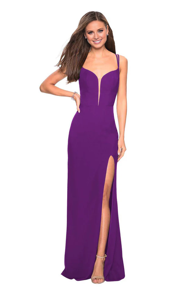 Deep V-shaped heart-shaped neckline sleeveless tight fitting and floor length evening gown