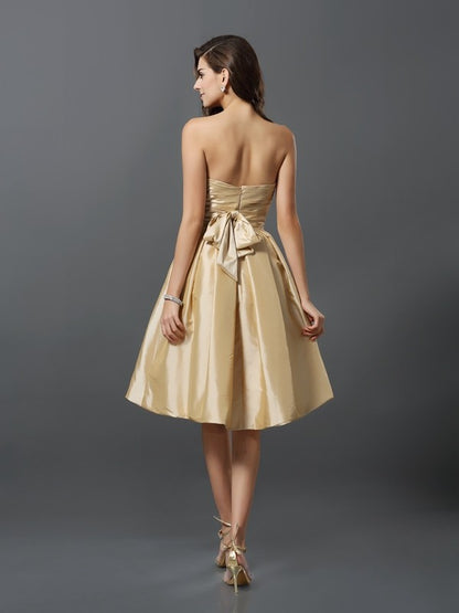 A-Line/Princess Strapless Sleeveless Short Taffeta Bridesmaid Dresses