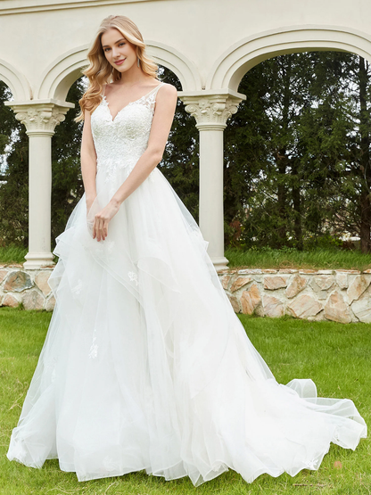 V-neck lace dress with ruffled edges and thin gauze wedding dress