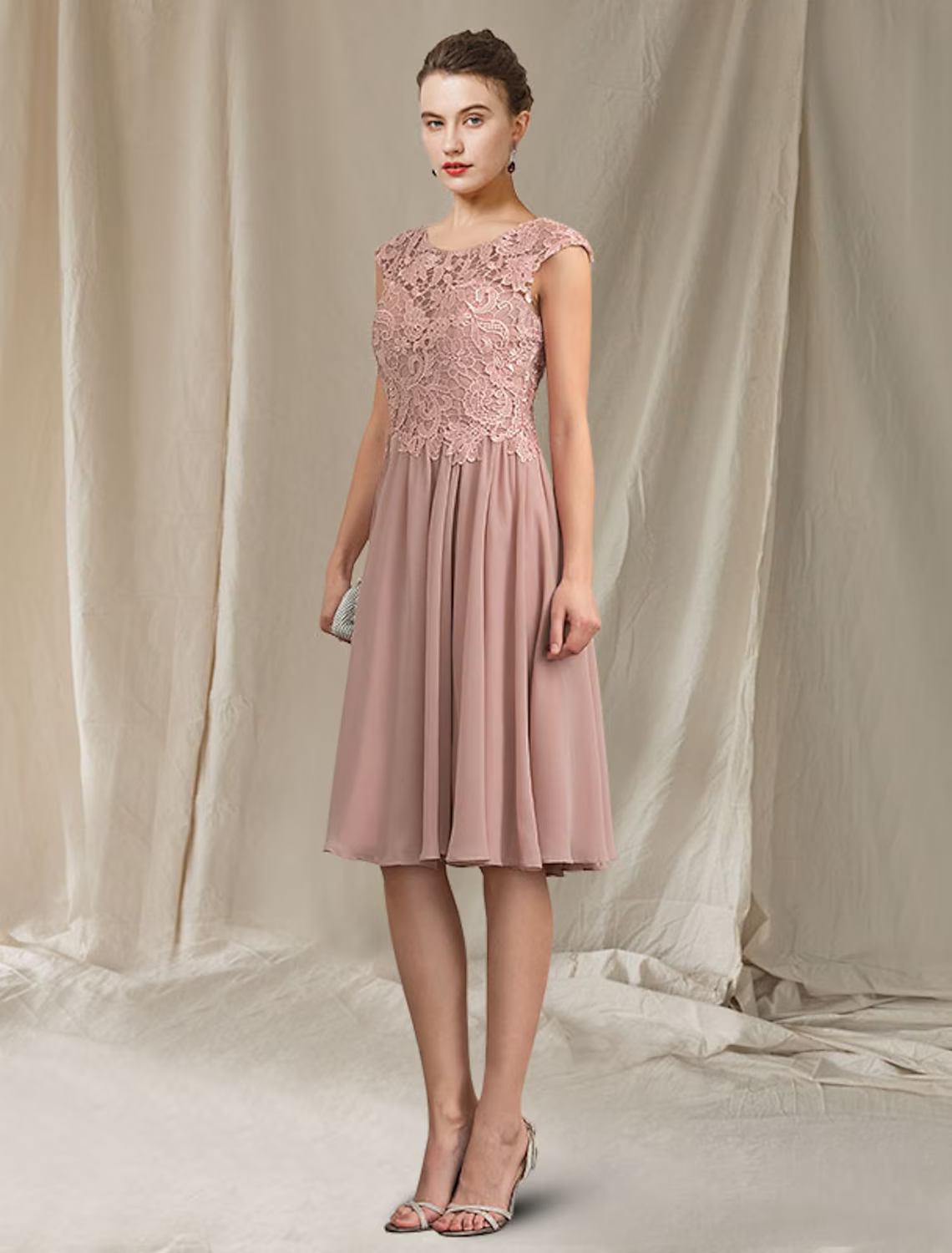 A-Line Mother of the Bride Dress Elegant Knee Length Chiffon Lace Sleeveless with Pleats Appliques