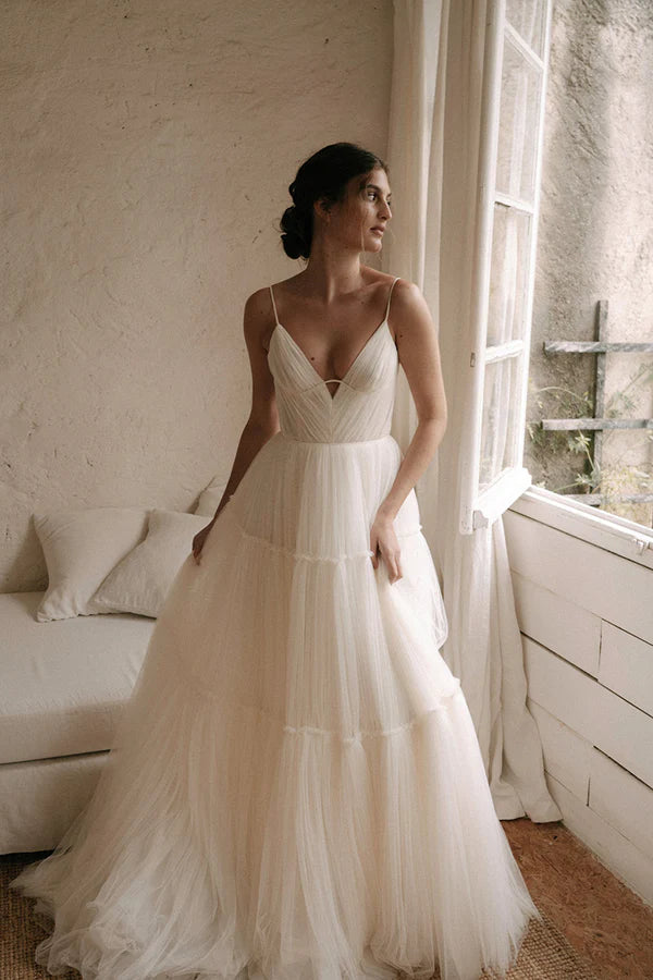 A-shaped deep V-neck sheer bohemian style wedding dress beach bride dress