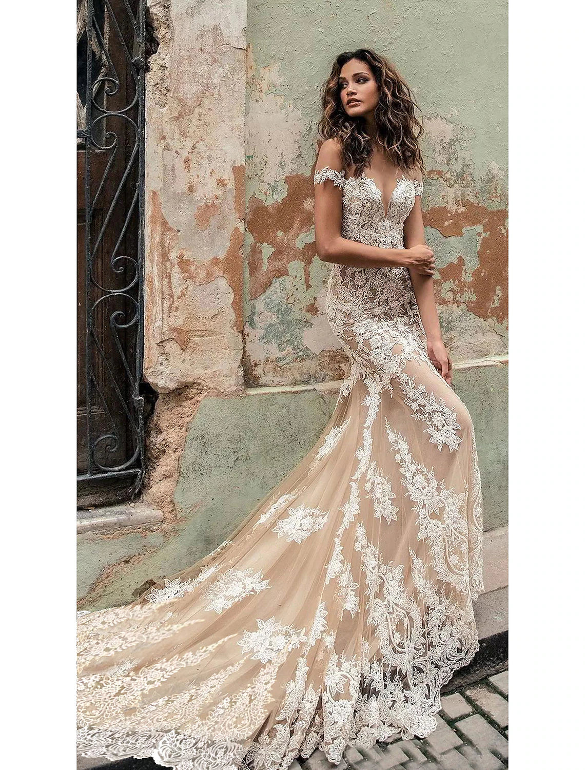 Wedding Dresses in Color Formal Wedding Dresses Mermaid / Trumpet Off Shoulder Cap Sleeve Court Train Lace Bridal Gowns With Appliques