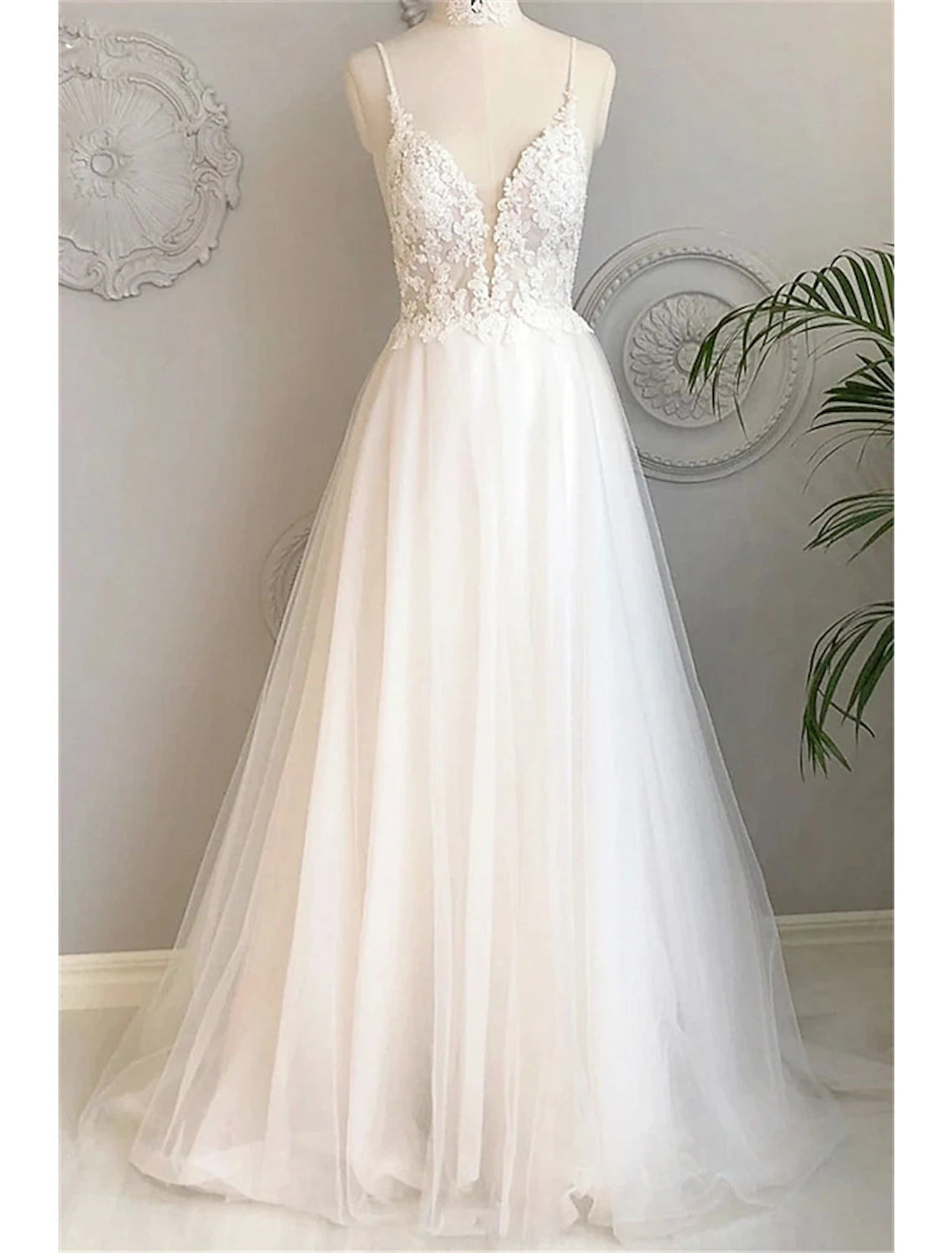 Beach Wedding Dresses A-Line Sweetheart Camisole Spaghetti Strap Court Train Lace Bridal Gowns With Buttons Appliques  Summer Wedding Party, Women's Clothing