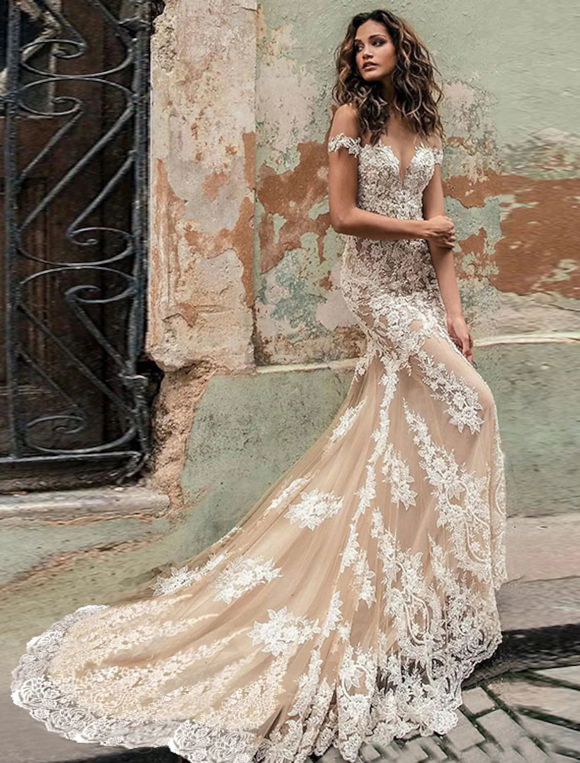 Wedding Dresses in Color Formal Wedding Dresses Mermaid / Trumpet Off Shoulder Cap Sleeve Court Train Lace Bridal Gowns With Appliques