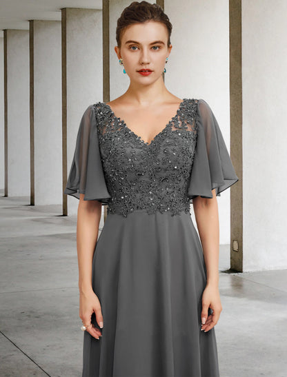 A-Line Mother of the Bride Dress Luxurious Elegant V Neck Floor Length Chiffon Lace Short Sleeve with Beading Appliques