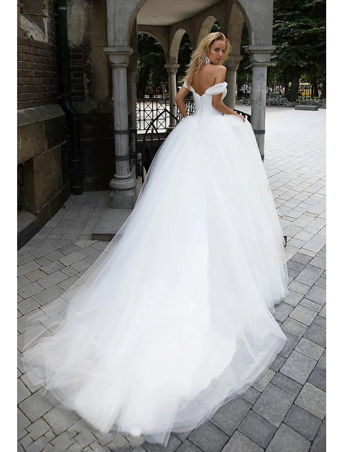 Wedding Dresses Ball Gown Off Shoulder Cap Sleeve Chapel Train Tulle Bridal Gowns