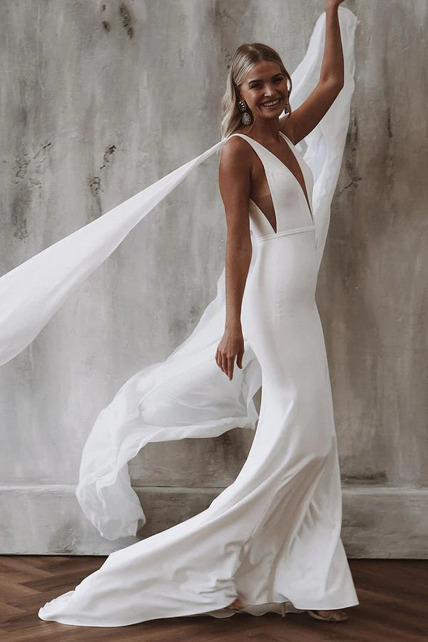 Sexy deep V-neck ivory minimalist fishtail wedding dress