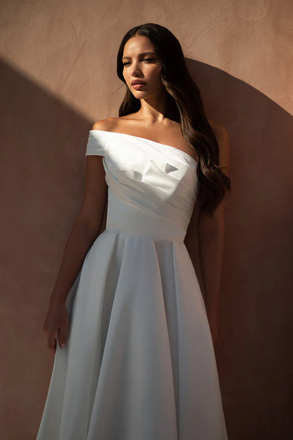 Palace drag train shoulder pleated satin wedding dress