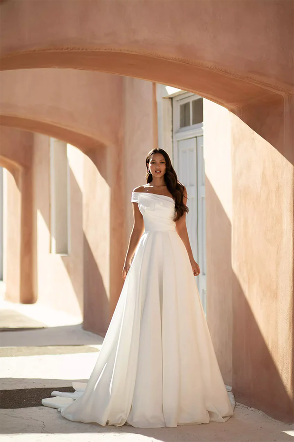 Palace drag train shoulder pleated satin wedding dress