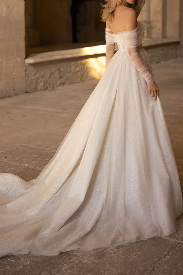 A Line Sweetheart Long sleeved Countryside Style Paired with Palace Train Wedding Dress