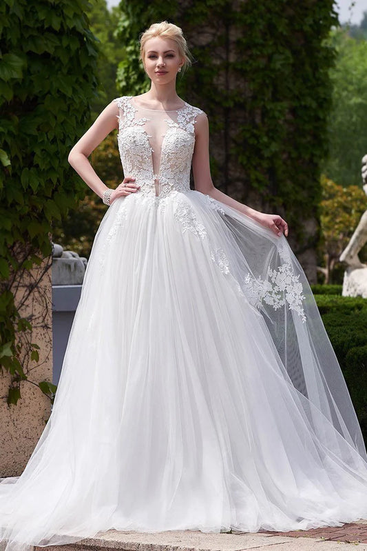 New Style A-line Scoop Neck Tulle Appliques Lace Court Train Backless Wedding Dress