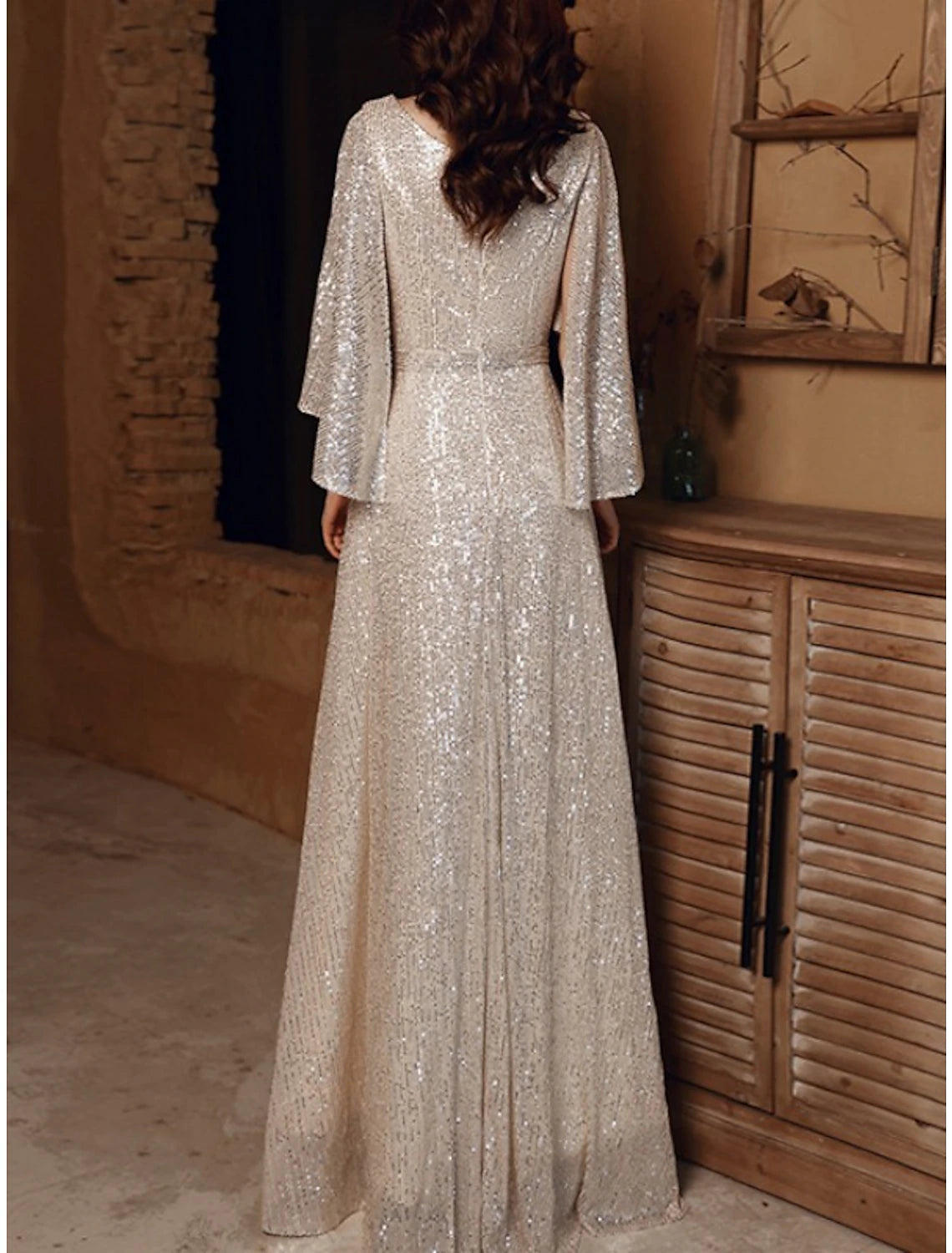 Sheath / Column Mother of the Bride Dress Elegant Sparkle & Shine Petite V Neck Floor Length Sequined Half Sleeve with Pleats Crystal Brooch