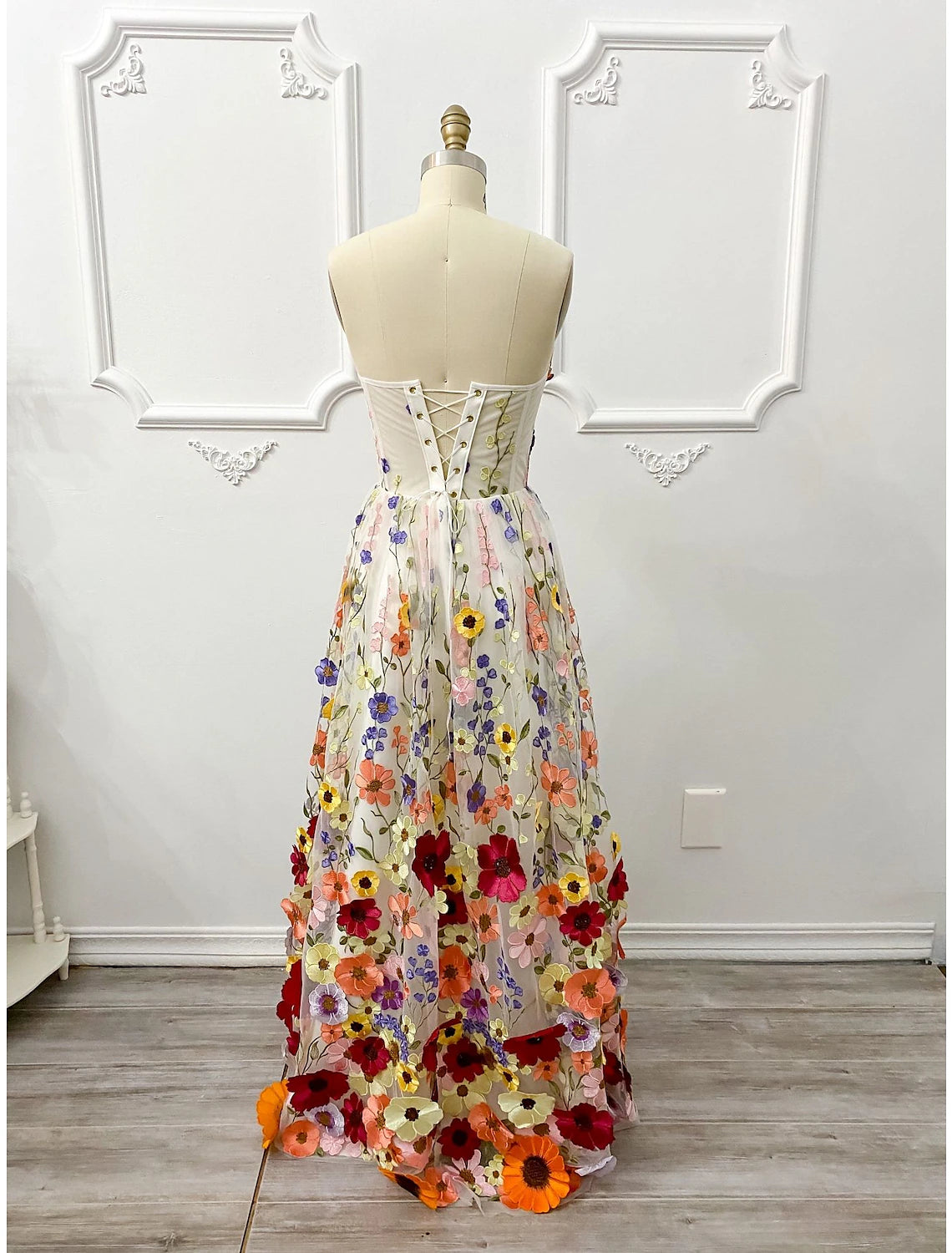 A-Line Wedding Guest Dresses Floral Dress Wedding Guest Floor Length Sleeveless Illusion Neck Wednesday Addams Family Cotton Backless with Embroidery Appliques