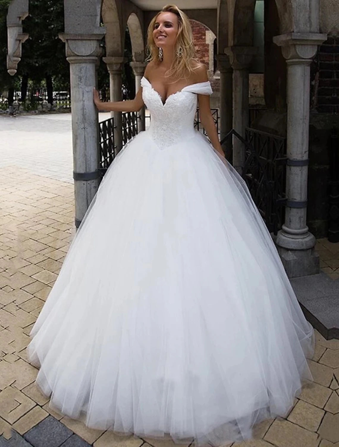 Wedding Dresses Ball Gown Off Shoulder Cap Sleeve Chapel Train Tulle Bridal Gowns