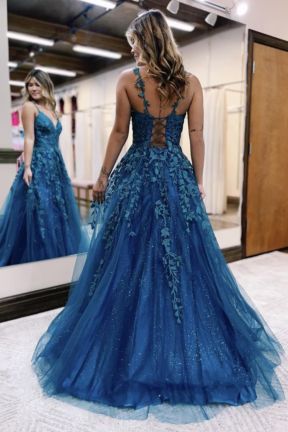 Ball Gown A-Line Prom Dresses Sparkle Shine Dress Formal Floor Length Sleeveless V Neck TulleBackless with Glitter Appliques